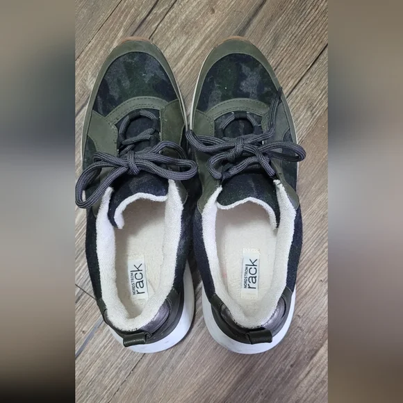 Nordstrom Rack Sneakers - Picture 4 of 5